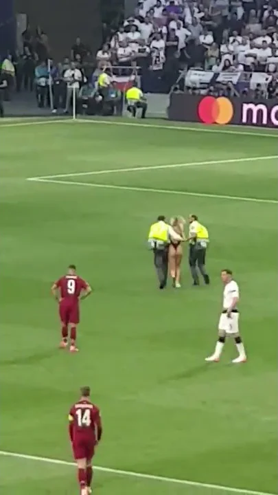 Kinsey Wolanski pitch invasion during Uefa Champio...
