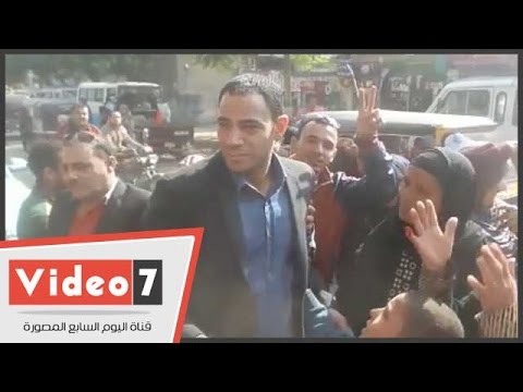 بالفيديو على طريقة سيد يا سيد سيدات يستقبلن مرشح بالأغانى والزغاريد فى الزاوية الحمراء