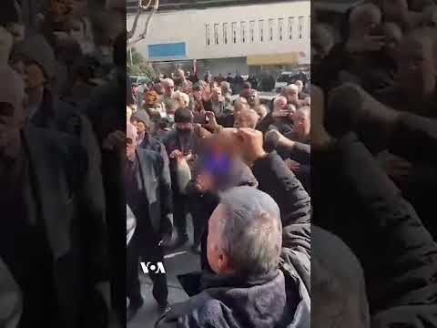بازنشستگان شرکت نفت در اعتراض به رسیدگی نشدن به مطالباتشان مقابل وزارت نفت تجمع کردند