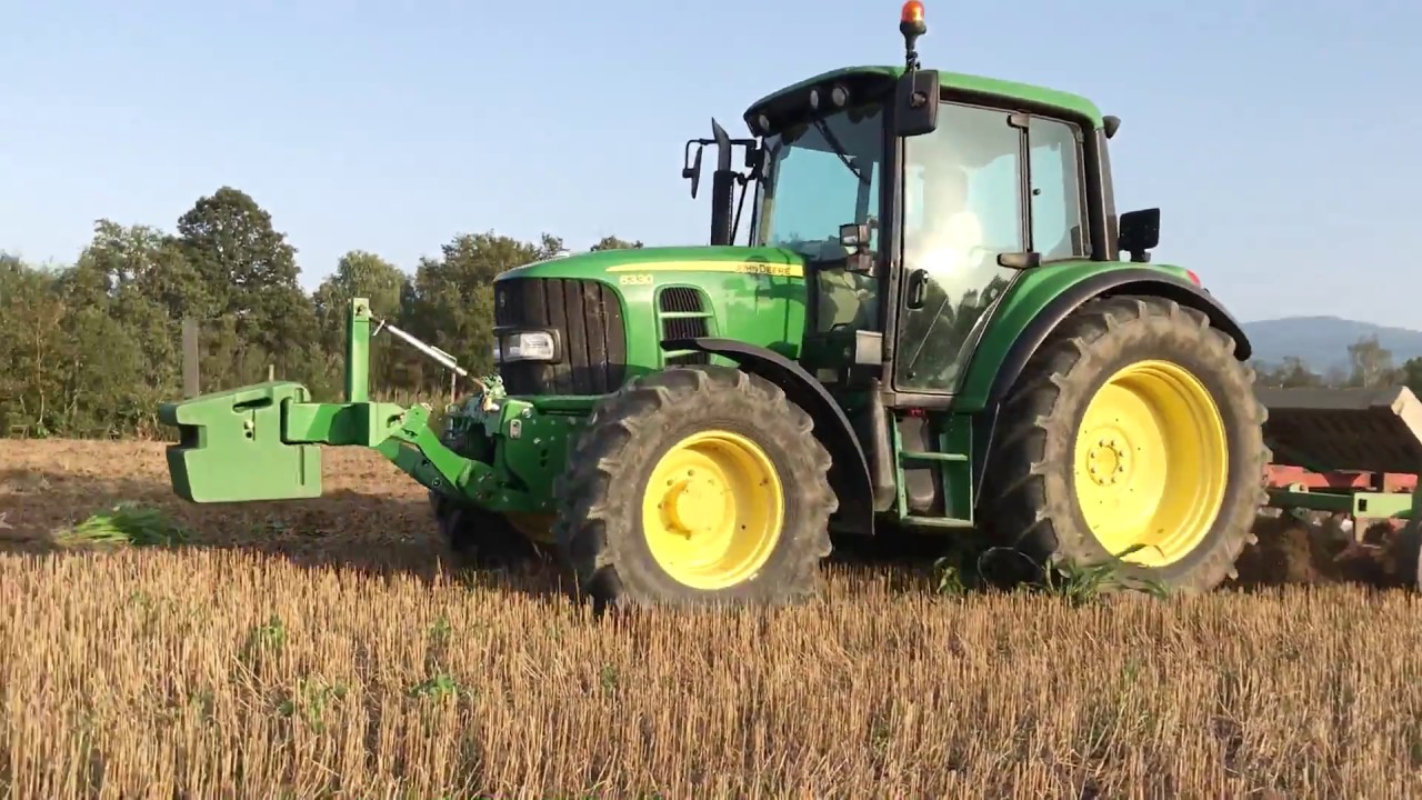 John Deere 6330 - Deep cultivating for Clover