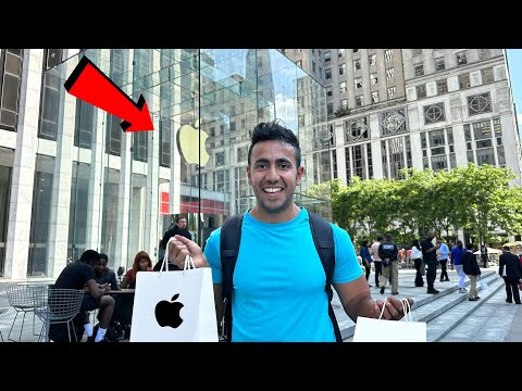 Shopping At 5th Avenue Apple Store NYC! *ICONIC*