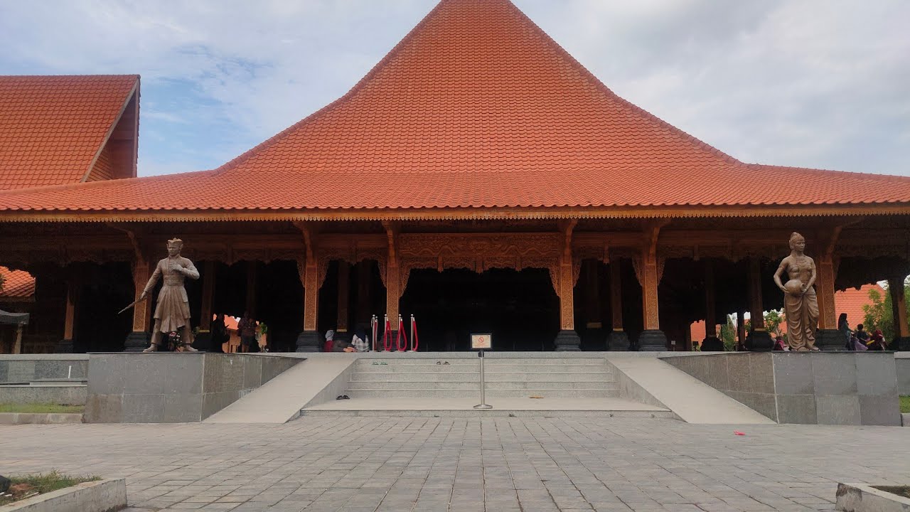 Joglo Tumiyono : Joglo Terbesar Di Indonesia 