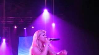 Kelly Clarkson - Where Is Your Heart - Nashville
