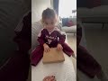 Pırıl’a süpriz bir kargo gelmiş 🎁 #keşfet #shorts #funny #baby #kutuaçılımı