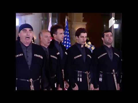 „ჩაკრულო“ გიორგი კვირიკაშვილისა და მაიკ პენსის ოფიციალურ ვახშამზე