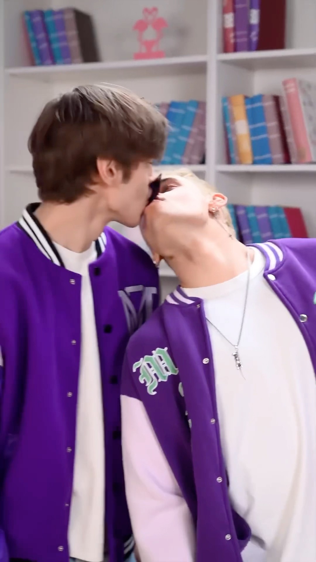 An unexpected kiss in the middle of a game ?? / XO TEAM TikTok #shorts #tiktok