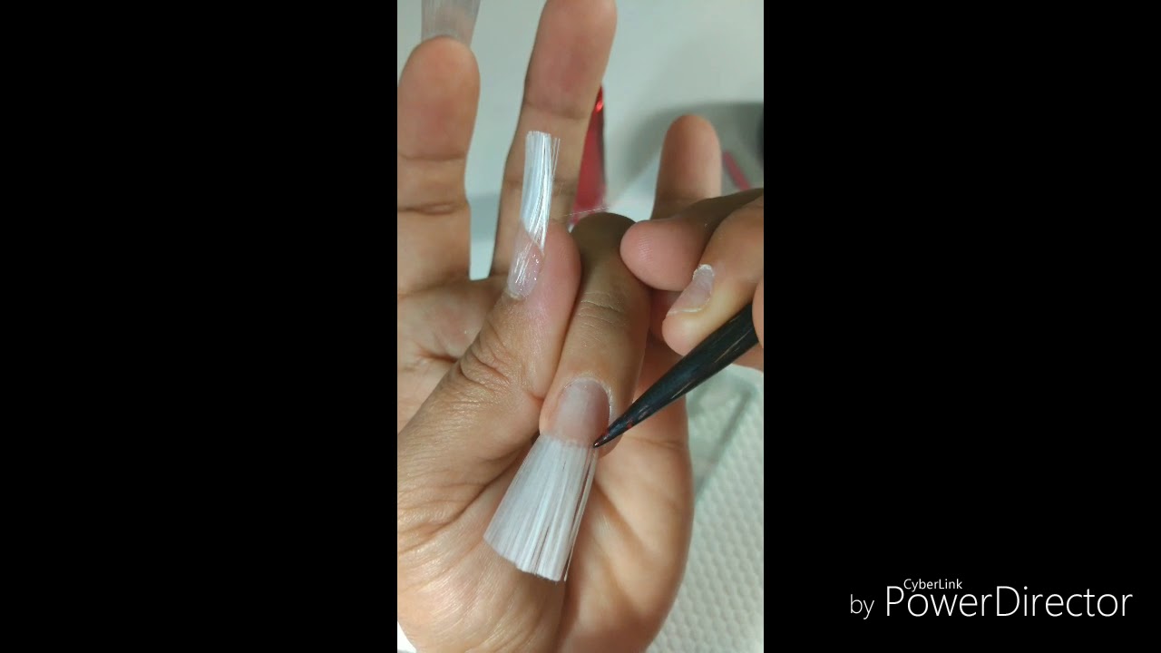 Aderindo a fibra com a lanterna de LED.