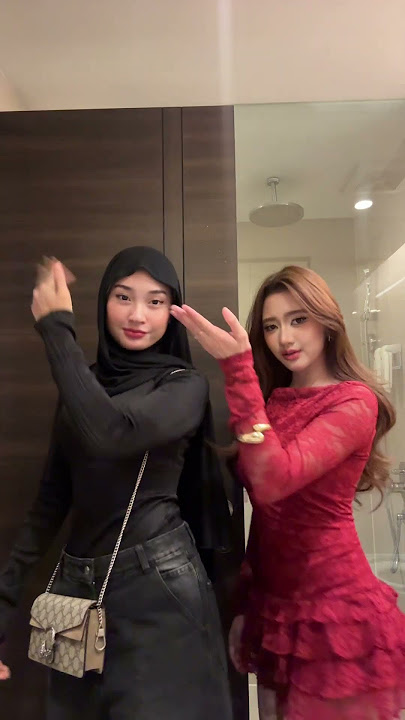 awek melayu baju & merah dekat toilet