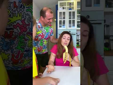 Она спрятала сосиску в банане! 😱🤔 #shorts Лучшее видео от Andi like