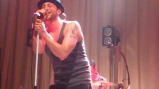 BEATSTEAKS - I DON&#39;T CARE AS LONG AS YOU SING