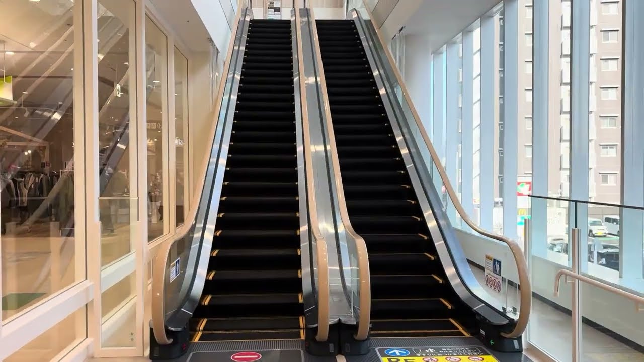【フジテック】1X新しい エスカレーター　フレンドタウン守山 1X new escalator Friend Town Moriyama supermarket Shiga Japan