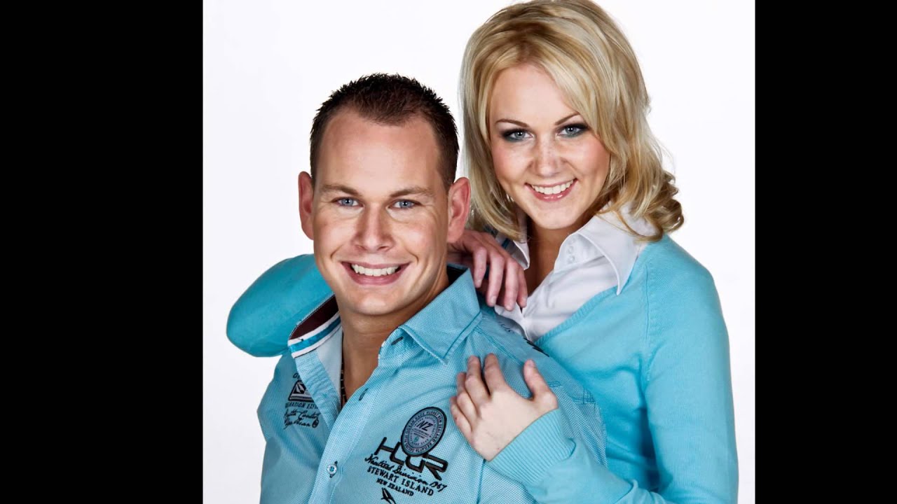 Dora - Three Little Birds (Live !)