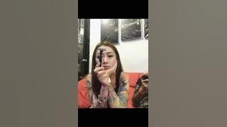 Pasangan bertato yang romantis