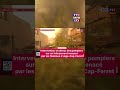 Incendie : intervention en direct des pompiers sur un lotissement menacé par les flammes