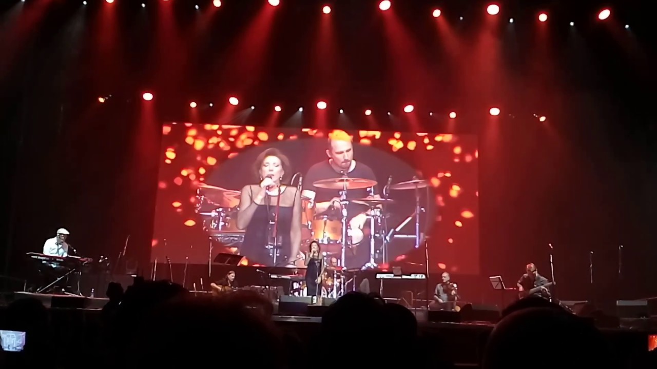 Marie Rottrová O2 Arena Marie Rottrová - Lásko /O2 aréna 20.12.2016/ - YouTube