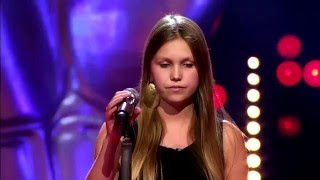 Video thumbnail of "Yana De Saedeleer zingt 'Wayfaring Stranger' | Blind Audition | The Voice van Vlaanderen | VTM"