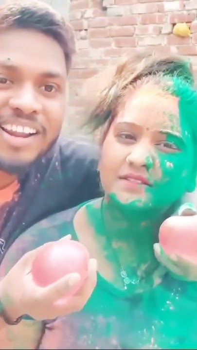 boob press on holi video
