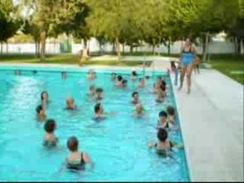 VÃ­deo del curso de gimnasia en el agua para mujeres mayores y pensionistas en la Piscina Municipal de Fuerte del Rey (JaÃ©n). Una producciÃ³n de FdR TV para www.fuertedelreydigital.com. Julio/Agosto 2007