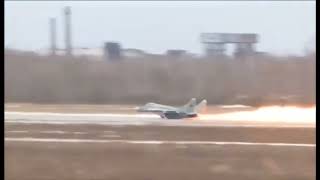 MIG-29 Fulcrum crash on take off -Pilot ejected just in time.Gear handle too early or Hydraulic fail