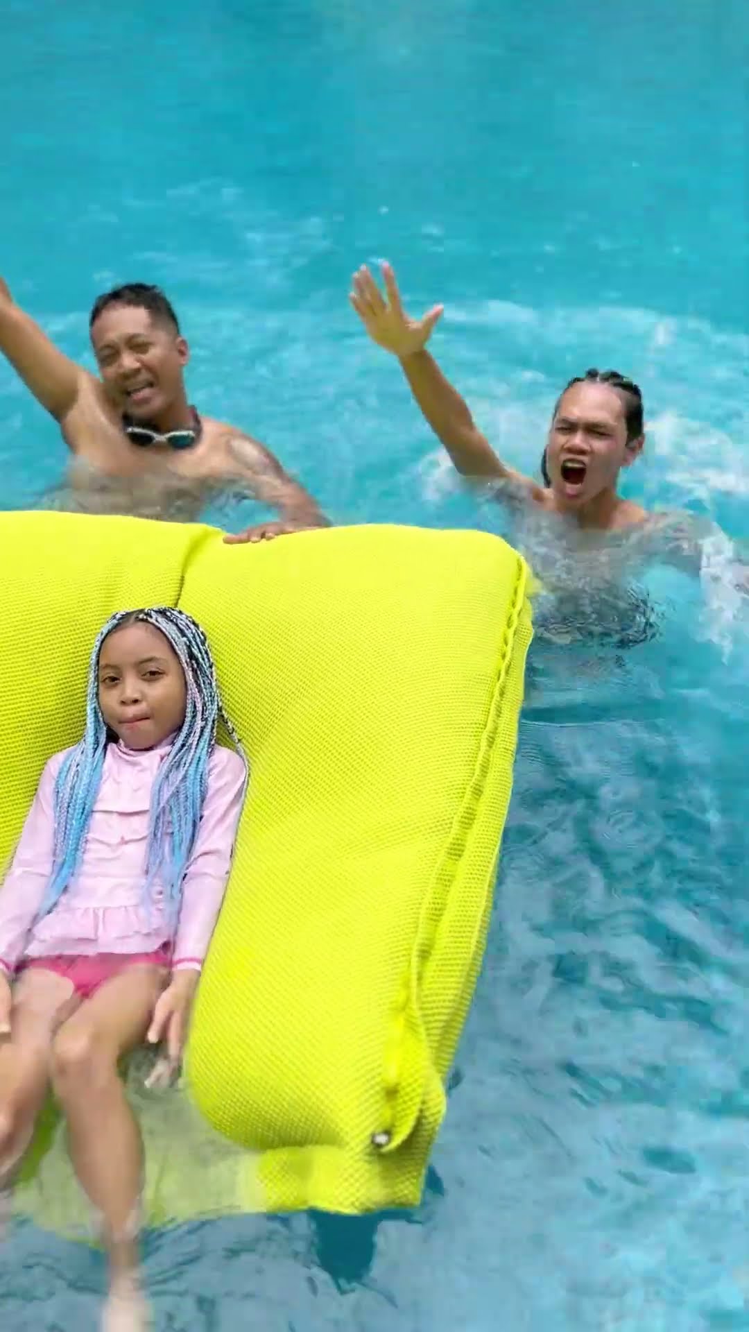 LEIKA LIBURAN DI BALI DAN BERENANG DI HOTEL #leika #shorts