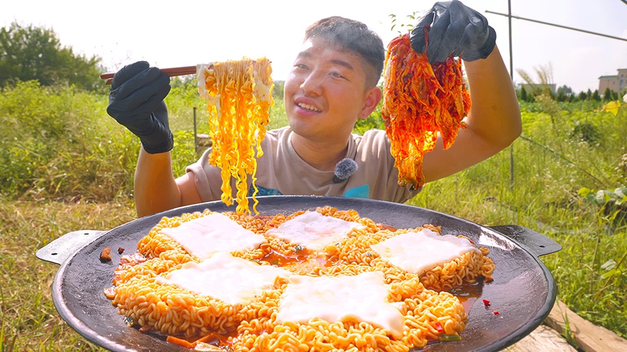 신라면 5봉에 체다치즈 추가! 김치랑 같이 먹어볼게요!ㅣ5 Packs of Shin Ramyun with Cheddar Cheese & Kimchi Mukbang!