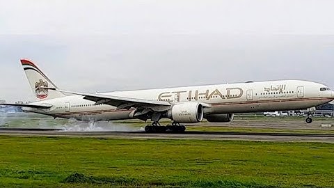 Etihad Airways Old Livery Boeing 777-300 Landing & take off Bandara Sokarno Hatta