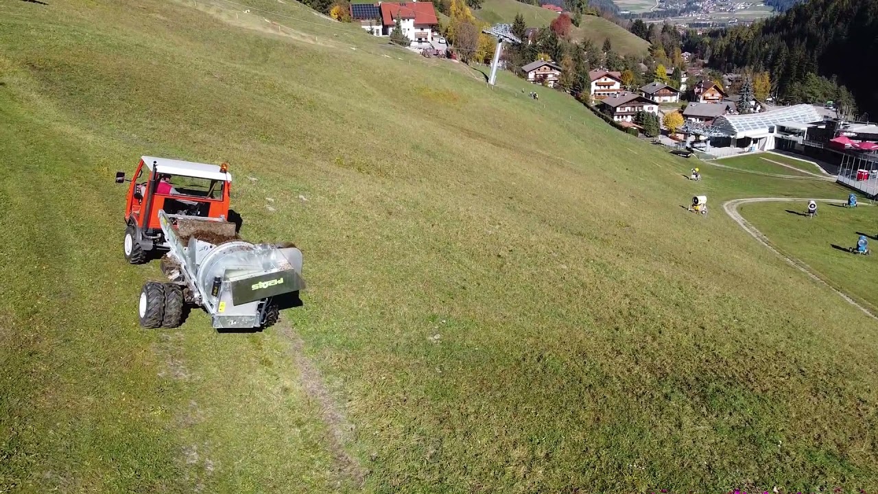 Mist streuen am Hang in Südtirol | Reform Muli 550 mit Stöckl |
