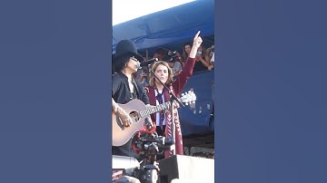 Thumbnail of Linda Perry || What's up