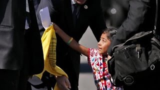 Pope Francis blesses daughter of undocumented immigrants