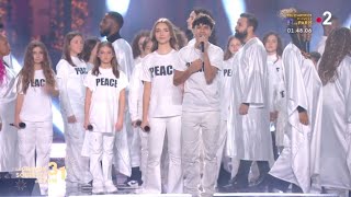 Video thumbnail of "Enzo , Valentina , Angelina , Zoé et Lissandro - We are the world - la grande soirée du 31 à Paris"