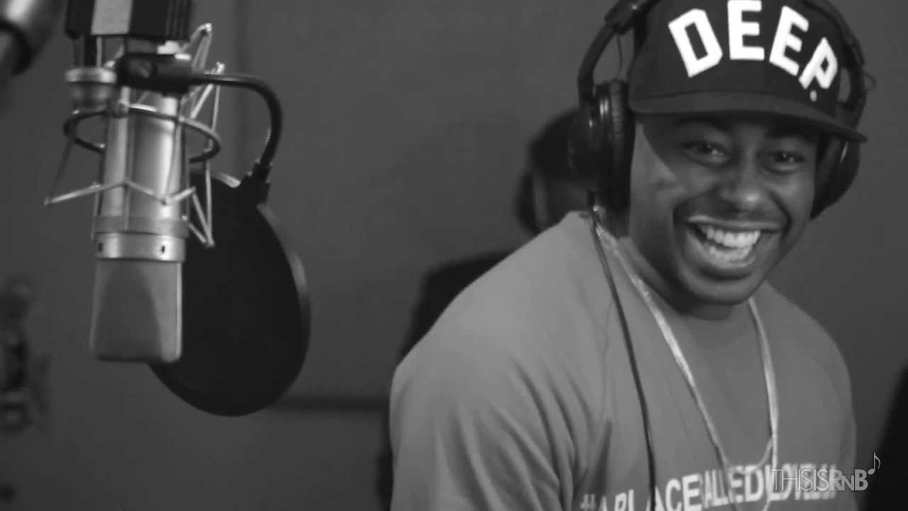 Raheem DeVaughn Performs 