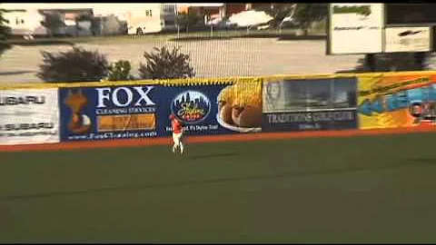 Garrett Combs' walkoff homerun to advance to the R...