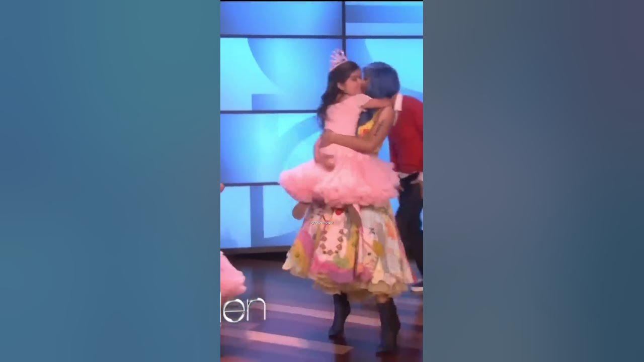 When Nicki surprised little Sophia Grace 😩💖 #nickiminaj #shorts #viral
