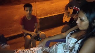 Quem É O Cantor? Noite Incrível Com Em Família