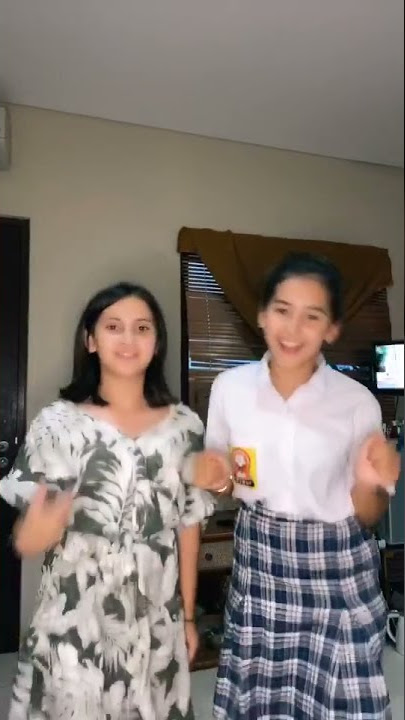 kekompakan adik kakak Richelle dan Sandrinna