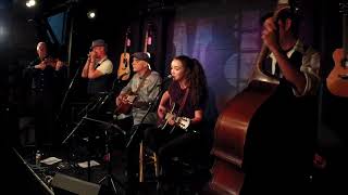 Jim & Fiona Kweskin - What Does The Deep Sea Say - Live at McCabe's chords