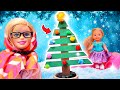 Evi için el yapımı yılbaşı ağacı! Babaannesi ve Barbie, harikalar yaratıyor! Barbie videoları.