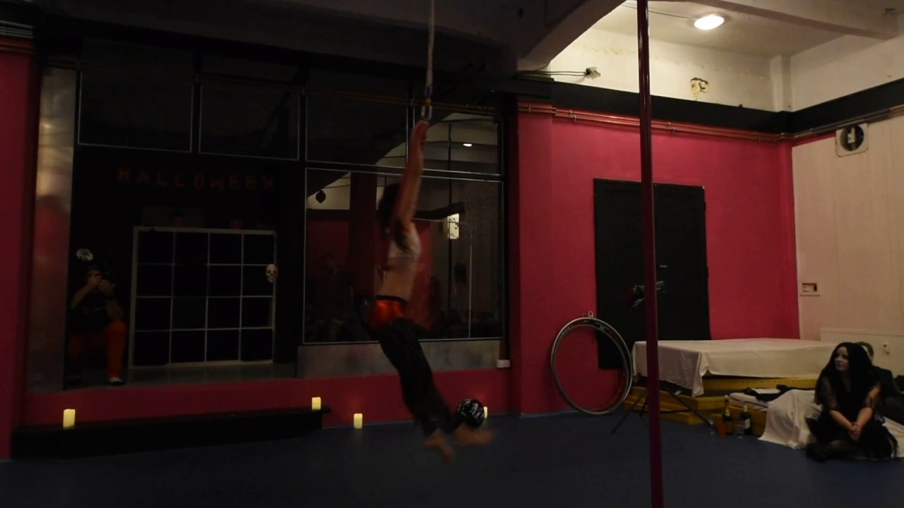 Lucy Furimská - Destiny Halloween Pole Party