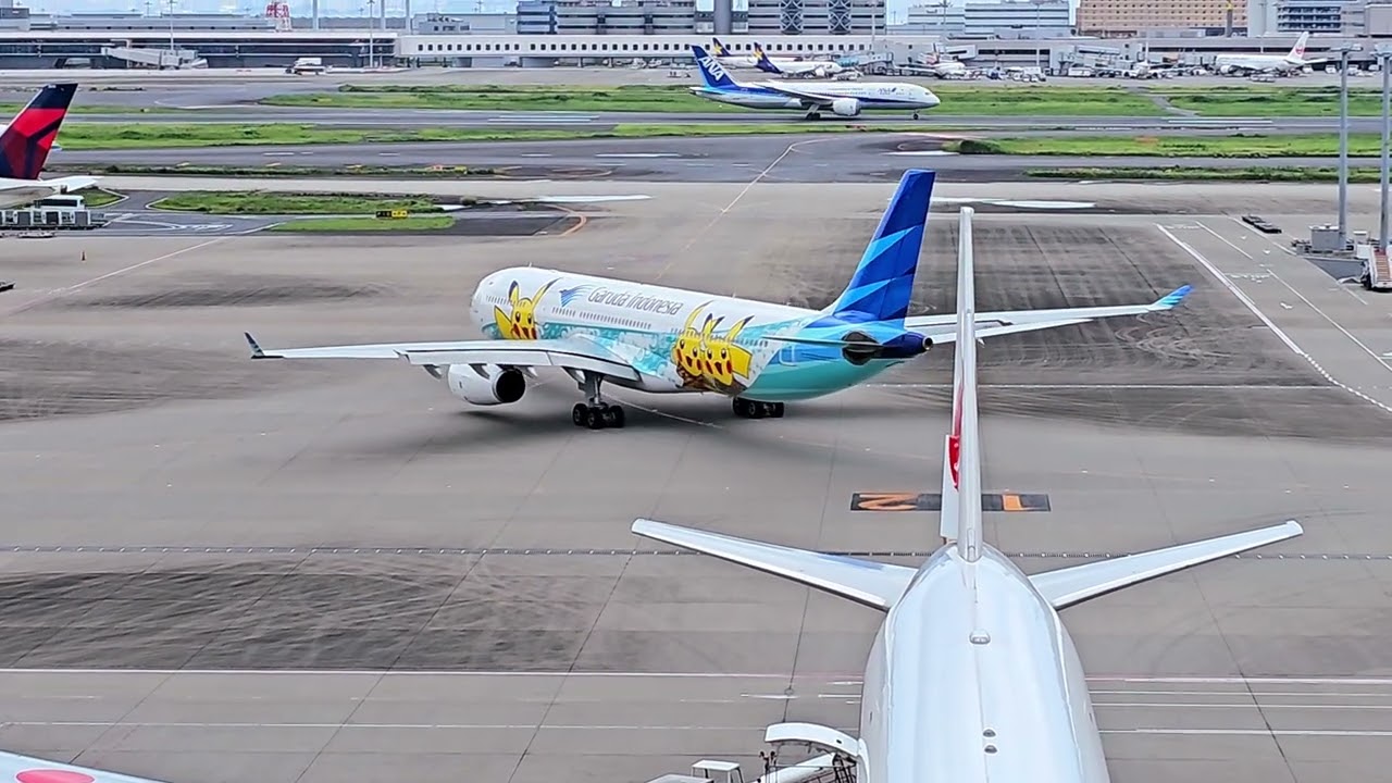 羽田空港】 羽田空港を出発するガルーダ・インドネシアのA330-300