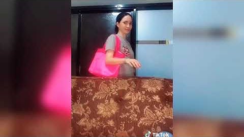 How to do the (fake) ESCALATOR CHALLENGE on tiktok