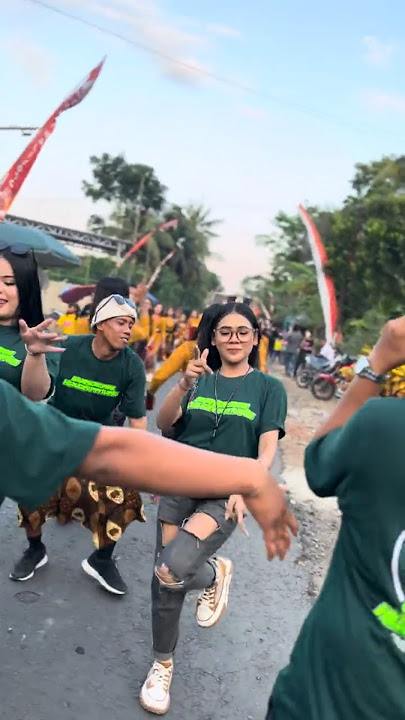 Joget gara gara sebotol minuman