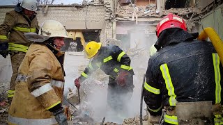 Житомирські рятувальники поділилися пережитим після ліквідації наслідків авіаударів - Житомир.info