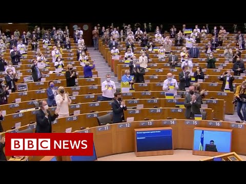 Standing ovation for Ukrainian president at EU Parliament - BBC News