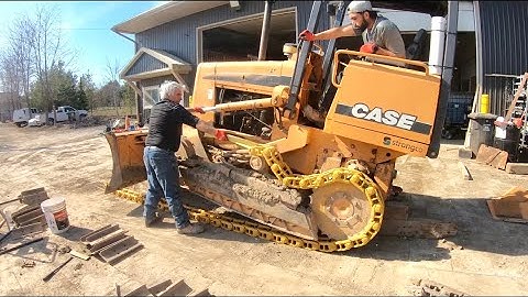 INSTALLING NEW CHAINS! - CASE 550H Bulldozer