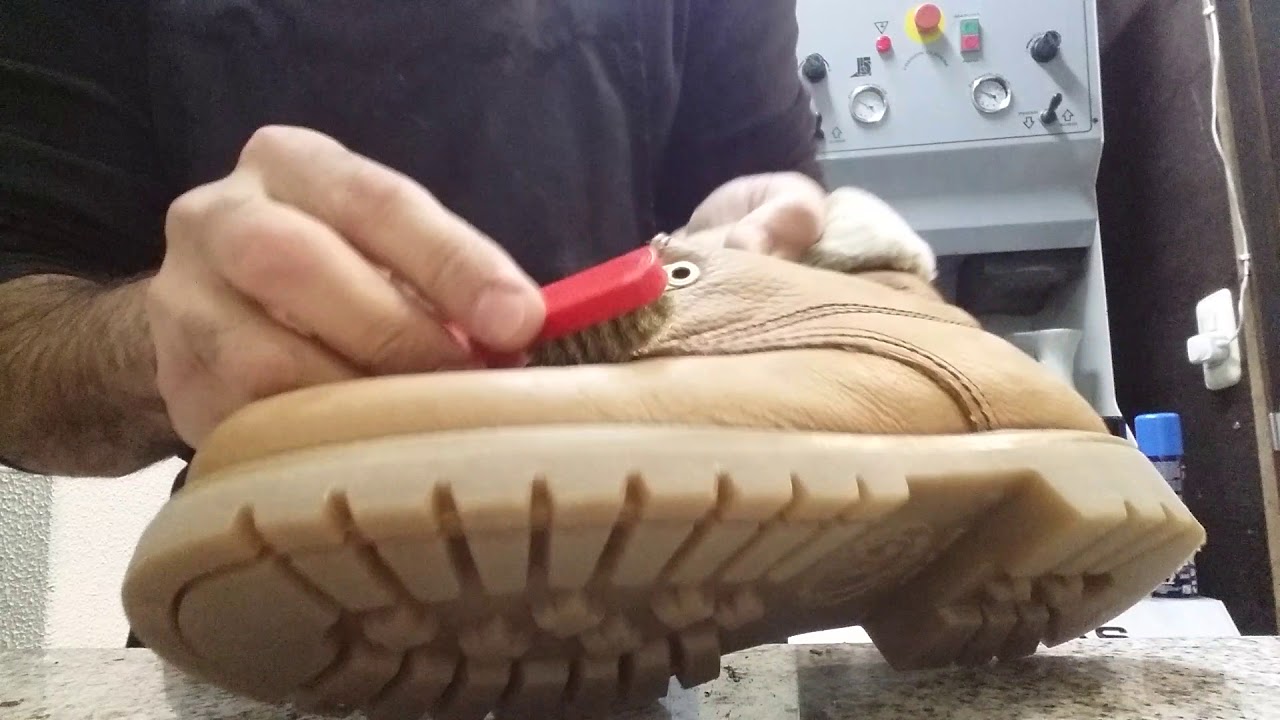 Cómo limpia botas de cuero - YouTube