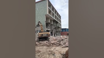 Critical moment when the excavator demolished the building,Brave driver#shorts#construction