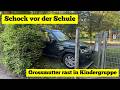 Großmutter rast in Kindergruppe!