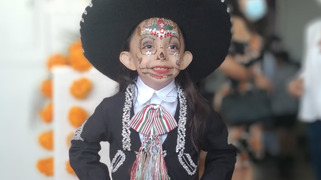 Katherine Carvajal Un Poco Loco Muestra De Altares Ig 31 De Octubre 