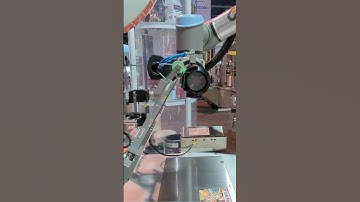 Cobot Assisted Labeler #manufacturingmachine #labelingmachine #labeling