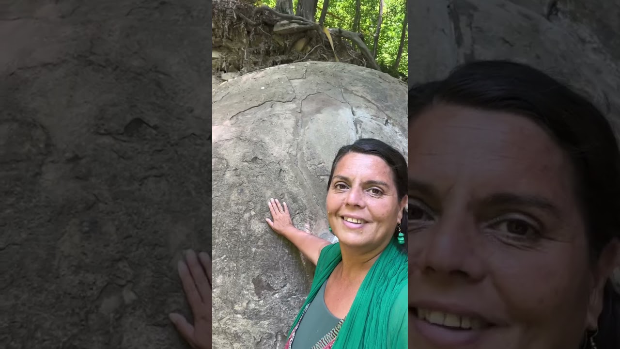 De grote stenen bol (stone sphere) van Zavidovici